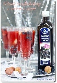 Drink bezalkoholowy z sokiem z aronii